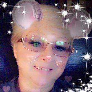 Meet your Posher, Delphine